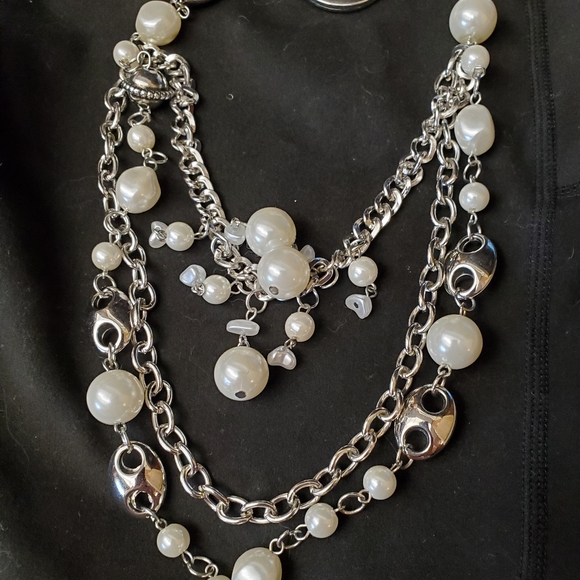 Paparazzi necklace and earrings set - Picture 3 of 3